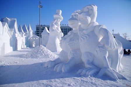 冰雕和雪雕的区别有什么，雪雕如何制作？